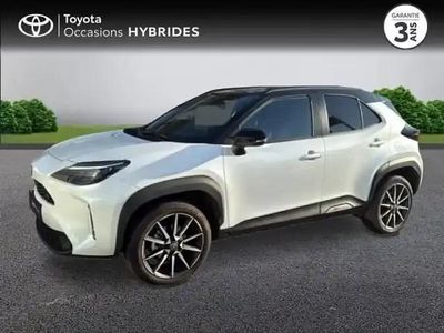 Blanc nacré/toit noir Occasion 2025 Toyota Yaris Cross Sport SUV | 30 490 € (Prix assez cher)