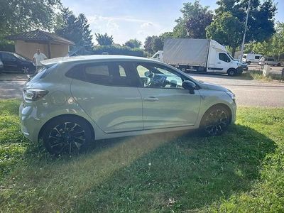 Gris Occasion 2025 Renault Clio V Berline | 22 000 € (Prix cher)