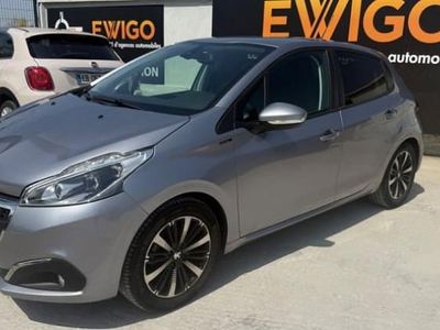 Gris Occasion 2018 Peugeot 208 Signature Sky Citadine | 9 989 € (Prix juste)