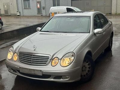 Noir Occasion 2002 Mercedes E220 Break | 1 490 €