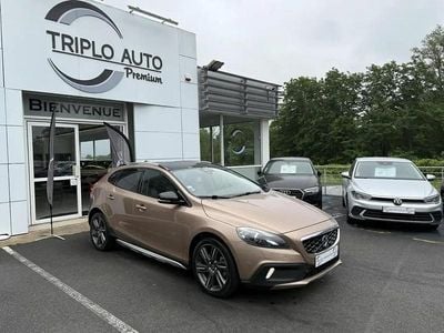 Occasion 2015 Volvo V40 Summum SUV | 15 990 €