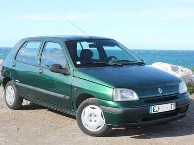 Vert Occasion 1997 Renault Clio Berline | 3 200 €