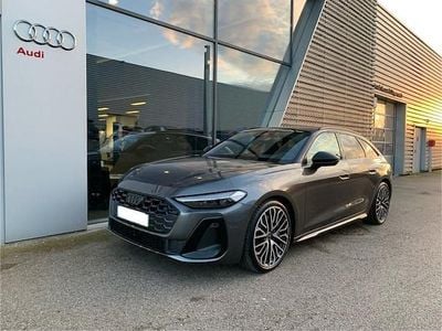 Gris daytona nacré Nouvelle 2025 Audi A5 Design Coupé | 78 990 € (Prix assez cher)