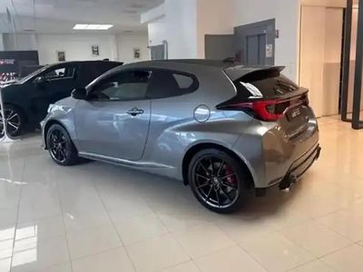 Gris platine (m) Occasion 2024 Toyota Yaris Berline | 129 980 €
