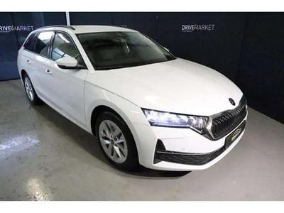 Blanc Nouvelle 2025 Skoda Octavia Selection Break | 35 784 € (Prix assez cher)