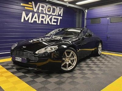 Noir Occasion 2012 Aston Martin V8 Vantage Coupé | 65 990 € (Prix assez cher)