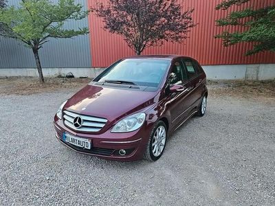 Rouge Occasion 2008 Mercedes B200 Monospace | 8 650 € (Prix assez cher)