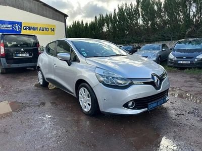 Gris Occasion 2013 Renault Clio IV Business Berline | 7 490 € (Prix assez cher)