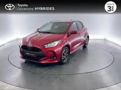 Rouge intens Occasion 2022 Toyota Yaris Hybrid Design Berline | 19 490 € (Prix juste)