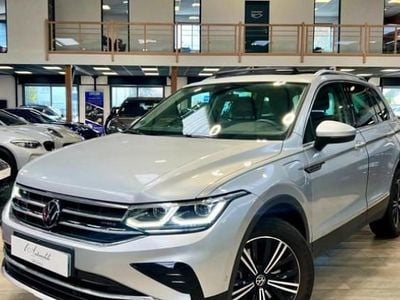 Gris Occasion 2023 VW Tiguan Elegance SUV | 34 990 € (Prix juste)