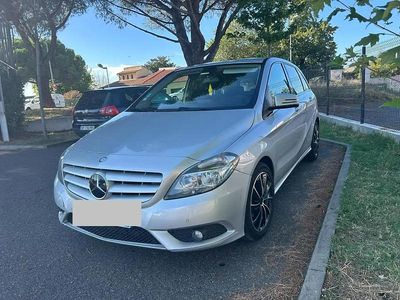 Argent Occasion 2014 Mercedes B180 Classic Monospace | 7 350 € (Prix assez cher)