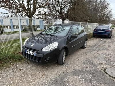 Noir Occasion 2011 Renault Clio III Authentique Berline | 5 990 € (Prix assez cher)