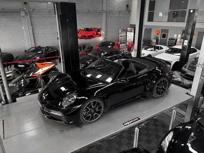 Noir Occasion 2021 Porsche 992 Cabriolet | 242 900 €