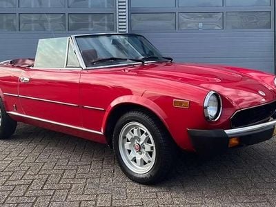 Rouge Occasion 1982 Fiat 124 Spider Cabriolet | 19 500 €