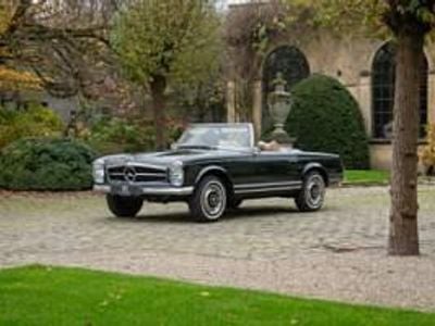 Vert Occasion 1967 Mercedes 250 Cabriolet | 195 000 €