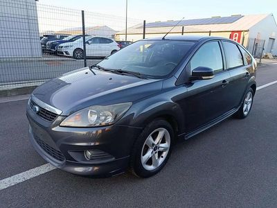 Gris Occasion 2010 Ford Focus Berline | 2 900 € (Prix assez cher)