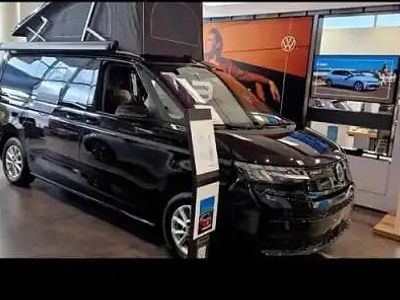 Deep black pearlescent Nouvelle 2025 VW California California Van | 69 510 € (Bon prix)