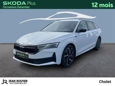 Moon white metallic Occasion 2024 Skoda Octavia SportLine Break | 36 990 € (Prix cher)