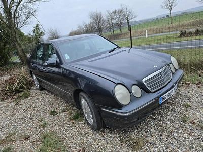Occasion 2000 Mercedes E220 Berline | 1 200 €