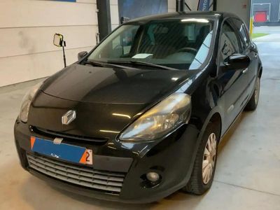 Noir Occasion 2011 Renault Clio II Dynamique Berline | 6 490 € (Prix cher)