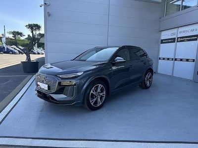 Gris daytona nacré Occasion 2025 Audi Q6 e-tron Performance SUV | 68 971 € (Prix juste)