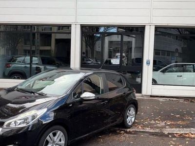 Noir Occasion 2017 Peugeot 208 Style Citadine | 6 490 € (Bon prix)