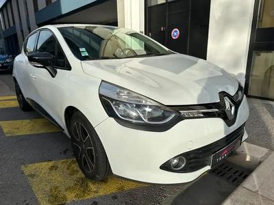 Blanc Occasion 2015 Renault Clio IV LIMITED Berline | 8 480 € (Bon prix)
