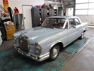 Bleu Occasion 1963 Mercedes 220 SE Coupé | 44 500 €