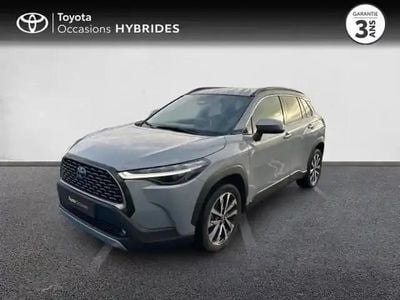 Gris argent métallisé Occasion 2024 Toyota Corolla Cross Design SUV | 31 980 € (Prix juste)