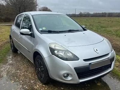 Gris Occasion 2009 Renault Clio II Berline | 2 700 € (Prix juste)