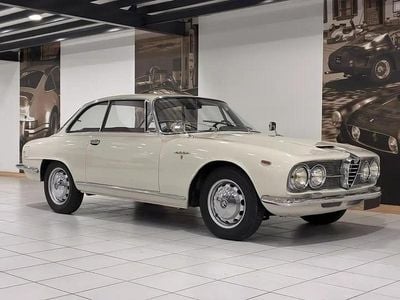 Occasion Alfa Romeo 2600 Sprint 197 ch (144 kW) 1962 Beige Coupé