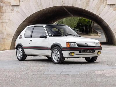 Blanc Occasion 1989 Peugeot 205 GTi Berline | 59 000 €