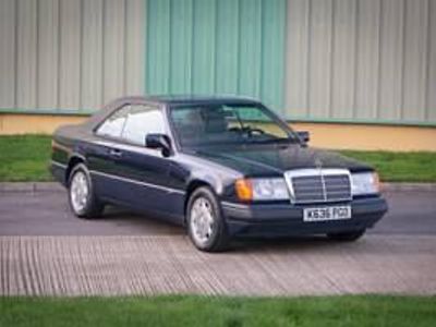 Bleu Occasion 1992 Mercedes E300 Coupé | 13 742 €