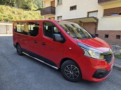 Rouge Occasion 2015 Renault Trafic Zen Monospace | 21 900 € (Prix cher)