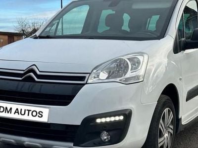 Blanc Occasion 2017 Citroën Berlingo XTR Monospace | 9 990 € (Prix assez cher)