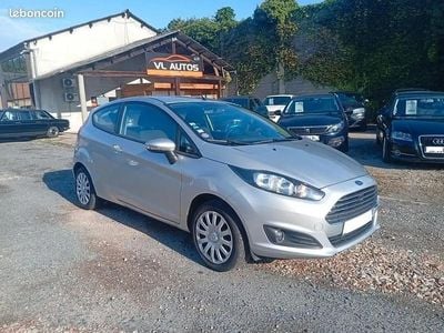 Gris Occasion 2015 Ford Fiesta Citadine | 6 300 € (Bon prix)