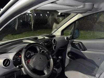 Blanc Occasion 2010 Peugeot Partner Monospace | 5 900 €