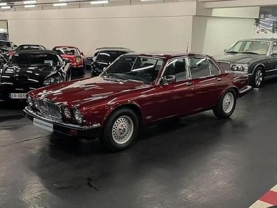 Rouge Occasion 1990 Jaguar XJ12 Berline | 35 000 €