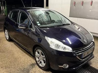 Mauve Occasion 2014 Peugeot 208 Allure Citadine | 7 500 € (Prix juste)