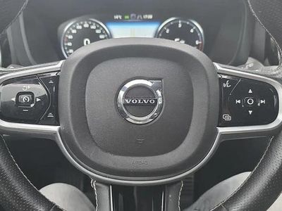 Noir Occasion 2018 Volvo XC60 R-Design SUV | 23 000 € (Prix juste)