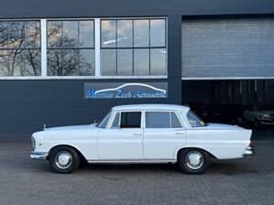 Blanc Occasion 1965 Mercedes 230 Berline | 28 900 €