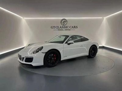 Porsche 911 Carrera 4 GTS