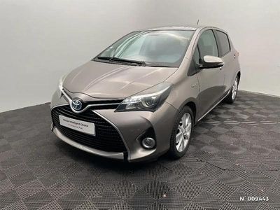 Beige Occasion 2015 Toyota Yaris Hybrid Design | 10 490 €