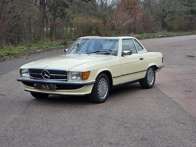 Beige Occasion 1986 Mercedes 560 Cabriolet | 34 900 €