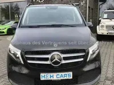 Mercedes V220