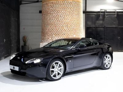 Noir Occasion 2011 Aston Martin V8 Vantage Coupé | 66 490 € (Prix juste)