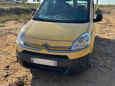 Jaune Occasion 2015 Citroën Berlingo Comfort Monospace | 6 000 €