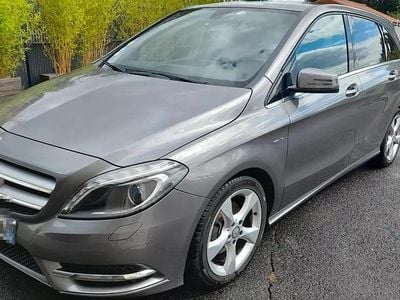 Mercedes B200