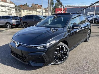 Noir Nouvelle 2025 VW Golf R-line Berline | 36 990 € (Prix assez cher)