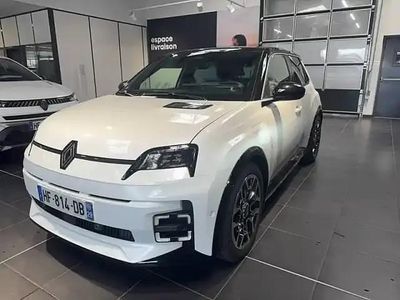 Blanc nacre / toit noir Nouvelle 2025 Renault 5 E-Tech Berline | 37 790 € (Prix cher)